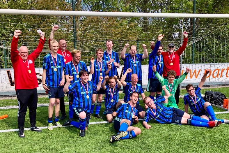 Teamfoto van kampioen Ajax | Only Friends G4